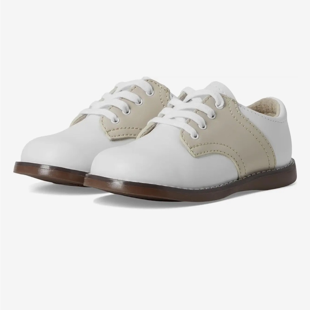 Footmates Cheer Oxford Classic White and Ecru Shoes size 4